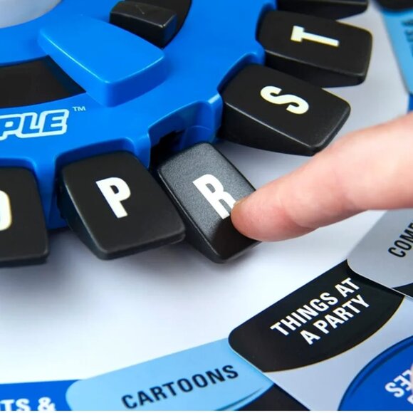 TAPPLE FAMILY GAME | RAPID FIRE WORD PLAY FOR AGES 8+ | FAST & FUN ! - Picture 5 of 8